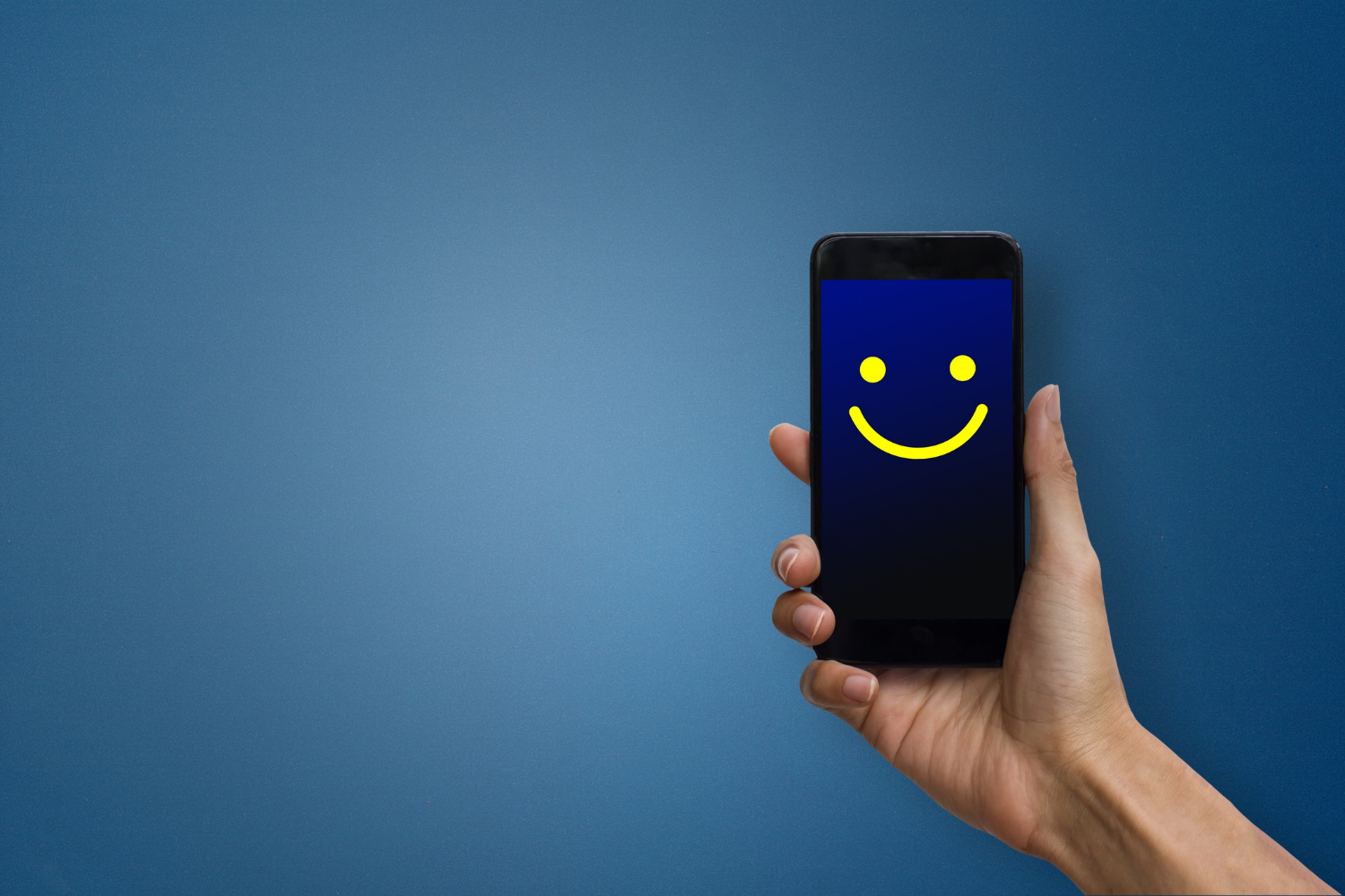 Perché è importante fidelizzare un cliente? - screensaver con faccia sorridente